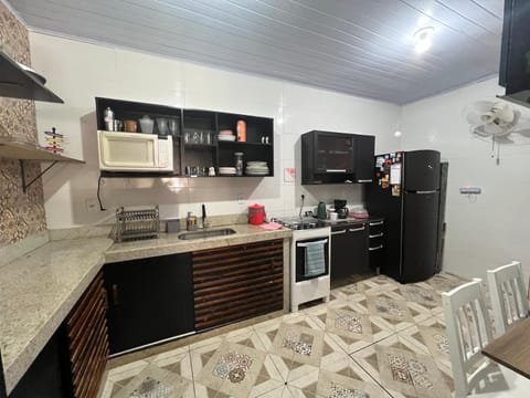 Nosso Repouso Saquarema - Casa inteira com Piscina,churrasqueira privativos, Wi-fi,900m da praia, Tv-Smart. House in Saquarema