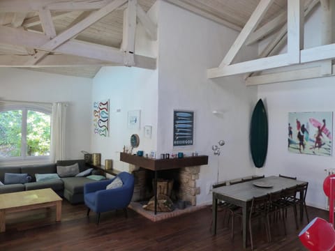 Villa des Acacias avec piscine chauffée pour 15 personnes entre lac et océan Wifi gratuit Villa in Hossegor