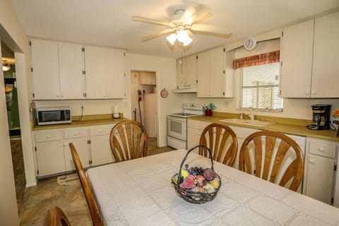 26421 Hickory Blvd, House in Bonita Springs