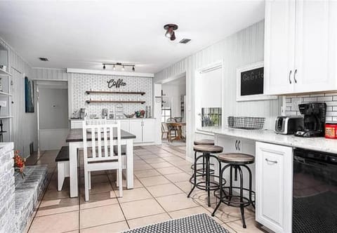 Kitchen or kitchenette, Dining area, dishwasher, toaster