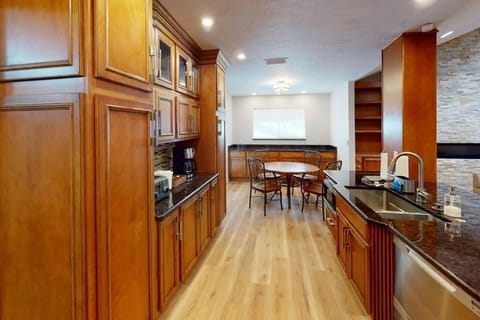 Kitchen or kitchenette, Dining area, dishwasher, toaster