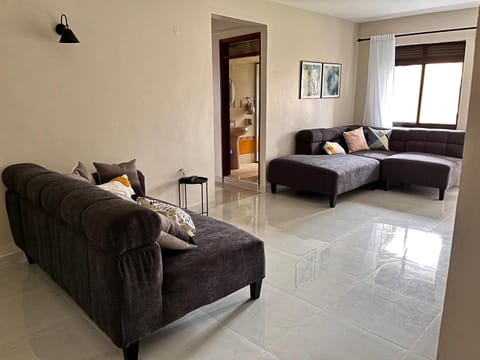 Spacious 3 Bedroom Apartment Excellent Location Bugolobi Kampala - Immersion 1 Condo in Kampala