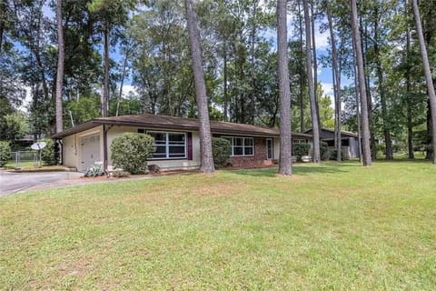 Gator Ranch House 1.5 Miles From Stadium House in Gainesville