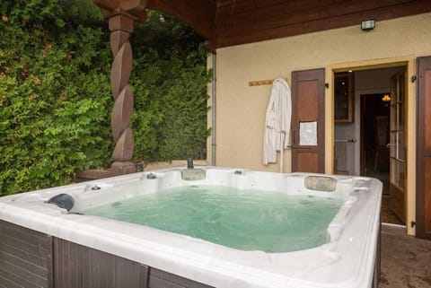 Chalet traditionnel avec jacuzzi extérieur Chalet in Ollon