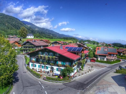 Property building, Patio, Staff, Facade/entrance, Summer, View (from property/room), Balcony/Terrace, Cycling, Pets, Pets, Mountain view, Street view, Area and facilities, Parking, locker