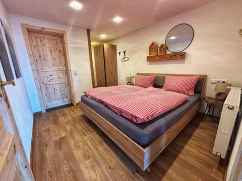 Bed, Photo of the whole room, Bedroom, wardrobe