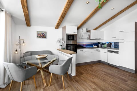 Kitchen or kitchenette, Living room, Seating area, Dining area, dishwasher, oven, stove