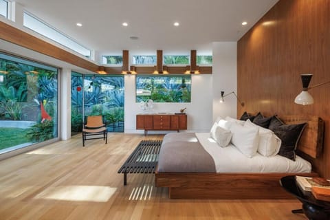 Loma Vista Modern House in Beverly Hills