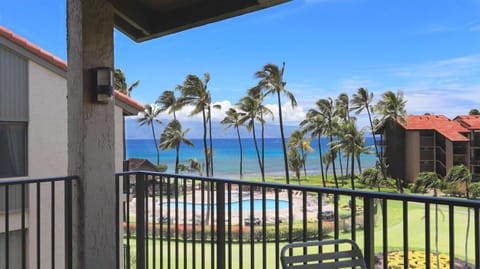 Maui Westside Presents: Papakea J401 Top floor Ocean Views Apartment hotel in Kaanapali