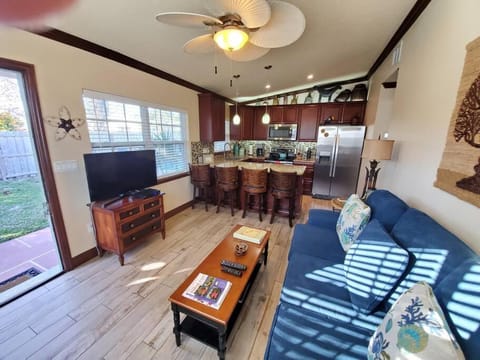 Hawaiian Cottage - Heated Pool Walk to the Beach Apartment in Cape Canaveral