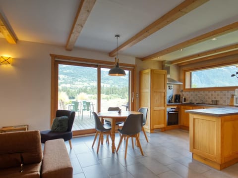 Duplex 2 chambres avec grande terrasse, animaux acceptés, à Samoëns - FR-1-642-77 Apartment in Morillon