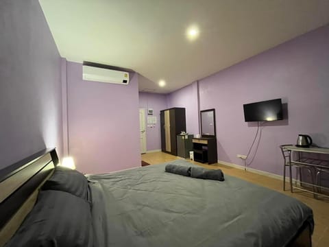 Bed, TV and multimedia, Photo of the whole room, Bedroom, air conditioner