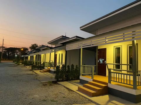 Property building, Day, Neighbourhood, Street view