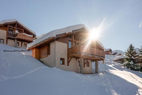 La vue du Roi - Detached chalet (6p). 3 bedrooms and 2 bathrooms. In the centre of Vallandry, with a beautiful view Chalet in Landry