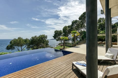 Day, Natural landscape, Pool view, Sea view, Swimming pool, sunbed