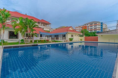 Property building, Pool view, Swimming pool, Swimming pool, sunbed