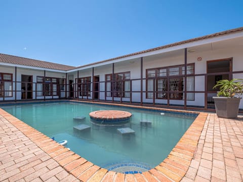 5 Third Avenue Guesthouse Bed and Breakfast in Port Elizabeth
