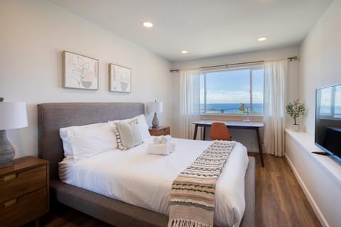 @ Marbella Lane - Ocean Views & Heavenly Sunset Casa in Daly City