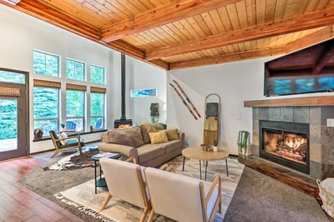 Mountain-Modern Unit Golf, Hike, Ski and More! Haus in Deschutes River Woods