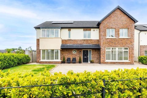 Property building, Spring, Day, Garden, Garden view