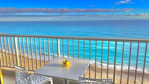 Patio, Natural landscape, View (from property/room), Balcony/Terrace, Dining area, Beach, Sea view