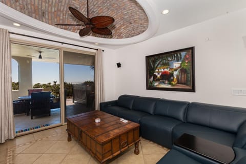 Living room, Seating area, fireplace