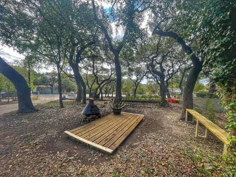 Bamboo Hideout - Sleeps 2 - Pet-friendly Apartment in Canyon Lake