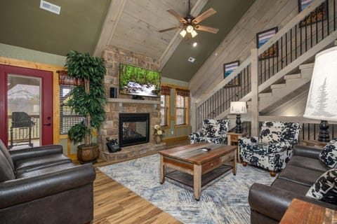 Harmony Peak chalet House in Gatlinburg