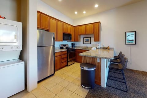 CLR104 Secluded 1 Bedroom Just Steps to the Pool Casa in Indian Wells