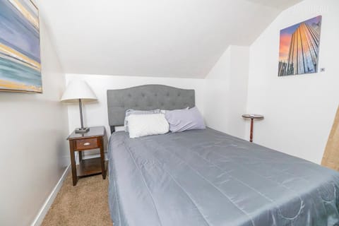 1 BR - Parking - Amazing View Nearby! Apartment in Pittsburgh