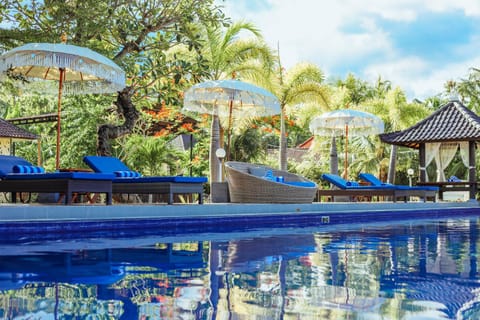 Day, Pool view, Swimming pool, sunbed