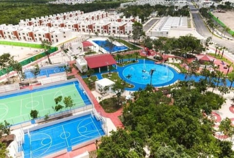 Cancún Smart House with pool & AquaPark Apartment in Cancun