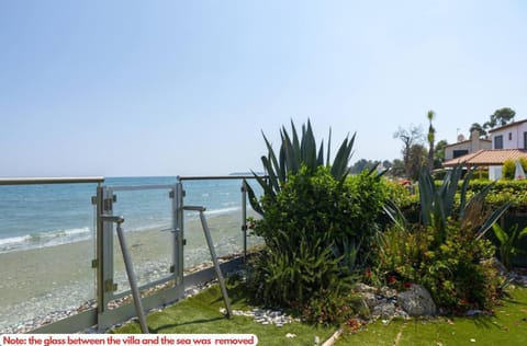 Beachfront Villa Carpe Diem Villa in Larnaca District