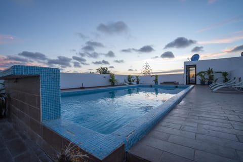 The Mask 2 Bed Room with rooftop Swimming pool Condo in Casablanca