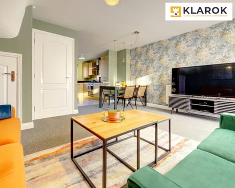 LARGE 4 Bedroom Semi-Detached House Sleeps 7 By Klarok Short Lets & Serviced Accommodation House in Huntingdonshire District