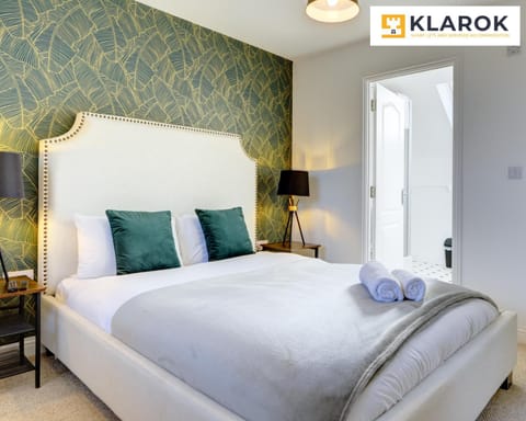 LARGE 4 Bedroom Semi-Detached House Sleeps 7 By Klarok Short Lets & Serviced Accommodation House in Huntingdonshire District