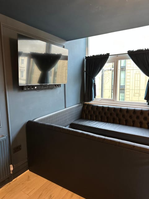 Unique city centre DJ apartment - sleeps 20 Apartment in Liverpool