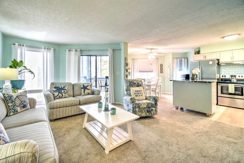 Coastal N Myrtle Beach Condo about 2 Mi to Ocean Apartment in North Myrtle Beach