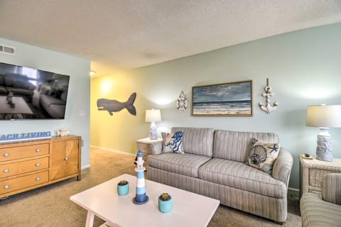 Coastal N Myrtle Beach Condo about 2 Mi to Ocean Apartment in North Myrtle Beach