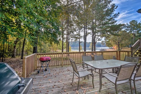 Lakefront Westminster Retreat with Boat Dock! House in Lake Hartwell