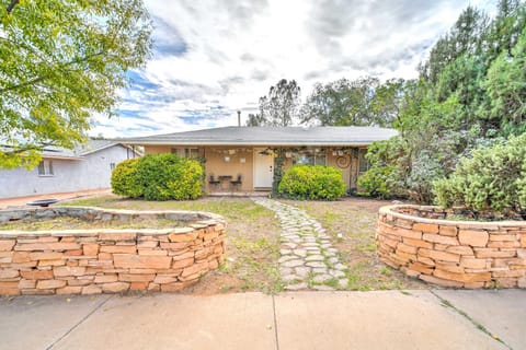 Pet-Friendly Cottonwood Home with Mountain View! Maison in Clarkdale