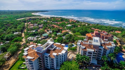 ✰Upscale 3Bdr condo✰ Incredible amenities ✰Fast wifi Eigentumswohnung in Playa Langosta