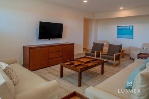 Stunning 11Bd Fundadores Residence with Staff, Indoor Tennis and More Villa in Baja California Sur