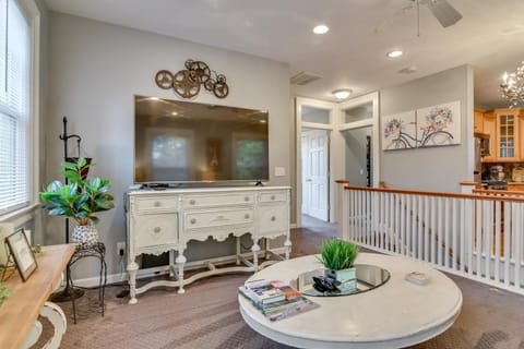 2 Mi to Bay Park Charming Milwaukie Getaway House in Milwaukie