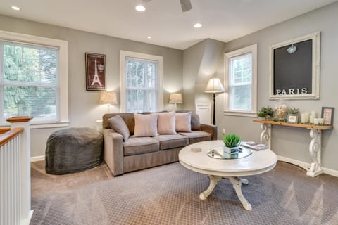 2 Mi to Bay Park Charming Milwaukie Getaway House in Milwaukie