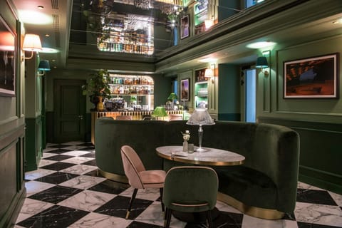 Restaurant/places to eat, Lounge or bar, Drinks