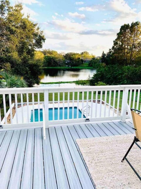 Stylish Lake home with HEATED POOL, Arcade with PS5,and Theater Just 5 min from Legoland House in Winter Haven