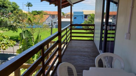 Apt 2 quartos, 5 pessoas em Container House Apartment in São Francisco do Sul