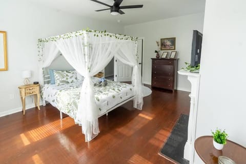 Garden Penthouse in RVA! 3 Bedroom, 3 Bath! Apartment in Richmond