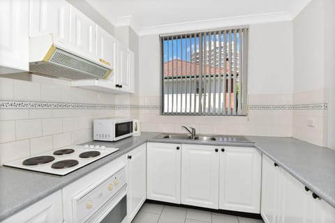 Kitchen or kitchenette, minibar, pet friendly, stove